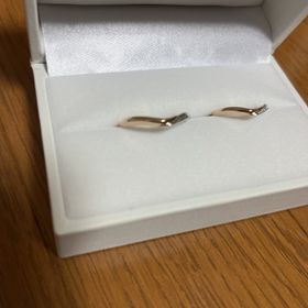 【Le futur(ルフチュール)の口コミ】 Vラインやウェーブラインの物を探していてこの商品に出会い、一目惚れで決…