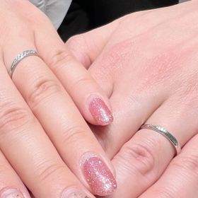 【4℃ BRIDAL(ヨンドシーブライダル)の口コミ】 数あるデザインの中から気に入った1つを選びました。シンプルなストレート…