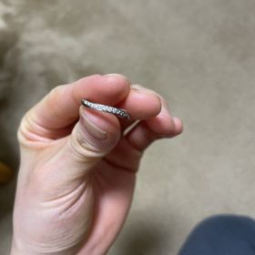 【ラザール ダイヤモンド(LAZARE DIAMOND)の口コミ】 流れるようなウェーブが指を綺麗に見せてくれるそうです。他のブランドで…