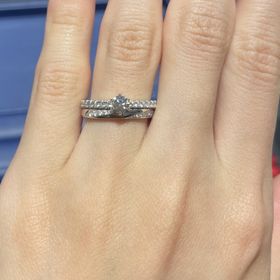 【エクセルコダイヤモンド(EXELCO DIAMOND)の口コミ】 ハーフエタニティデザインを探していました。他にもありますが、こちらの…