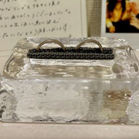 【mina.jewelry(ミナジュエリー)の口コミ】 デザインや色も2人で決めるので悩みに悩みましたが、親身に話を聞いてくだ…