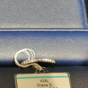 【銀座ダイヤモンドシライシの口コミ】 今まで選んでこなかったデザインを紹介していただき、意外と自分の好みで…