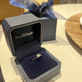 【銀座ダイヤモンドシライシの口コミ】 かわいらしいデザインで、ダイヤモンドが際立って見えます。ダイヤモンド…