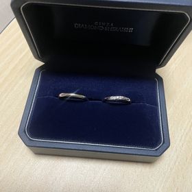 【銀座ダイヤモンドシライシの口コミ】 デザインが多数あり、真っ直ぐデザイン、斜めデザインの中でもとてもたく…