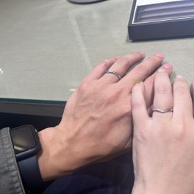 【アイプリモ(I-PRIMO)の口コミ】 ウェーブ、ミル打ち、ダイヤが入っており
指が綺麗に見えるのと、華やかに…