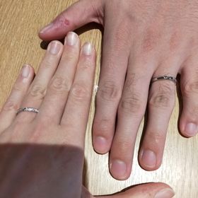 【銀座ダイヤモンドシライシの口コミ】 自分（新婦）の手が大きくゴツゴツしてるので、それに合うように新郎に何…