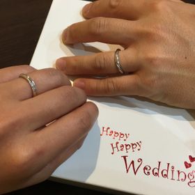 【銀座ダイヤモンドシライシの口コミ】 何種類か見せていただき、試着もさせていただきました。最初はシンプルな…