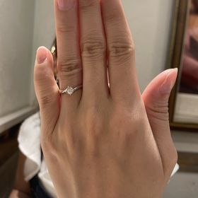【ケイウノ ブライダル(K.UNO BRIDAL)の口コミ】 プロポーズプランで買わせていただきました。
プロポーズ後に指輪の形や大…