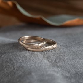 【Cayof(カヨフ)の口コミ】 セミオーダーで、自分達で考えたデザインをプラスしました。肌馴染みのよ…