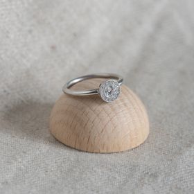 【Cayof(カヨフ)の口コミ】 本人希望のデザインです。
シンプルよりも個性的ですが、派手すぎないもの…