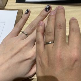 【出雲結(いずもゆい)の口コミ】 指輪の中に赤い糸をイメージしたラインが入っているところが気に入ってい…