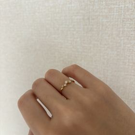 【ジュエリーツツミ(JEWELRY TSUTSUMI)の口コミ】 ダイヤモンドがランダムに並んでおり、星座のようなデザインが繊細で素敵…