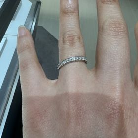 【俄(にわか)の口コミ】 初めはハーフエタニティリングには関心がなかったのですが、彼とのペア感…