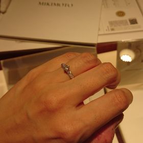 【MIKIMOTO(ミキモト)の口コミ】 サイドメレがごろっと大きく、地金にもしっかりとした太さがあるので、か…