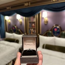 【アイプリモ(I-PRIMO)の口コミ】 ダイヤモンドの露出の範囲が広い事で、色んな角度から美しく見えやすい。…