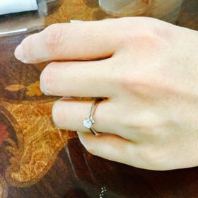 【銀座ダイヤモンドシライシの口コミ】 来店1回で指輪購入を決めました。試着は何度もして決めました。
お蔭で彼…