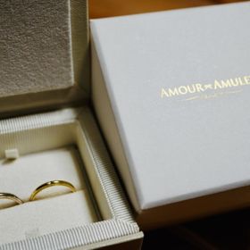 【AMOUR AMULET(アムール・アミュレット)の口コミ】 アンティーク調のミルグレインの
デザインで長く使えると思い購入しました…