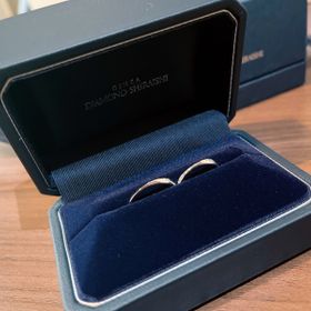 【銀座ダイヤモンドシライシの口コミ】 あまりほかには無いデザインだったので一目惚れしました！角度によって、…