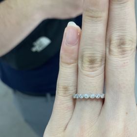 【俄(にわか)の口コミ】 長年つけるものなので、毎日見ても飽きがこないデザインを探していた。派…