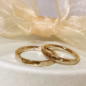 【birds(バーズ)の口コミ】 指輪のおすすめポイントはデザインです。表面の凹凸は風をイメージされて…