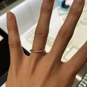 【ティファニー(Tiffany & Co.)の口コミ】 指輪のデザインがとてもかわいかったです。着け心地もよく、指も動かしや…