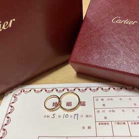 【カルティエ(Cartier)の口コミ】 デザインはシンプルなものにしました。新郎が体が大きいのであまり細いも…