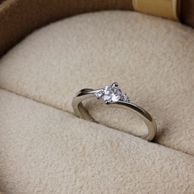 【COLANY(コラニー)の口コミ】 セットリングになっているので、結婚指輪と合わせると統一感があるのでと…