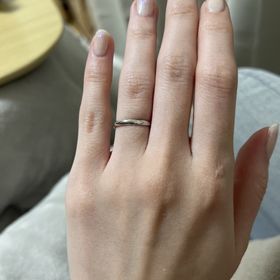 【NIESSING(ニーシング)の口コミ】 指輪本体のフチに丸みがあり、とても滑らかに着脱ができます。
指輪自体の…