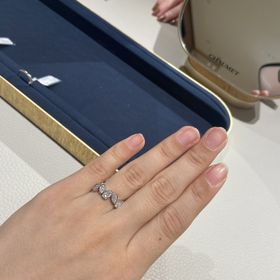【ショーメ(CHAUMET)の口コミ】 いわゆる婚約指輪の形ではなく、普段使いしやすいデザインに惹かれて購入…