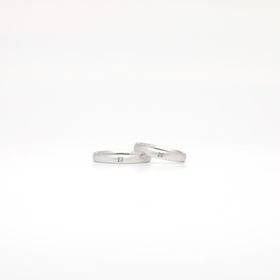 【atelier CraM(アトリエ クラム)の口コミ】 プラチナにて作成。表面は細かくザラッとした光がきれいに入る質感で。二…