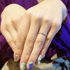 【ショーメ(CHAUMET)の口コミ】 8石のハーフエタニティです。一石一石が輝くため華やかさがあります。指輪…