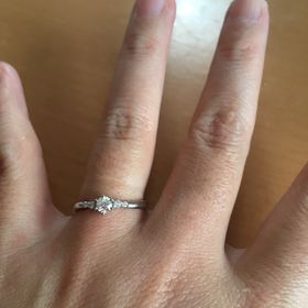 【ウィスプ(WISP)】の口コミ デザインがとても気にいってダイヤモンドが真ん中に大きいのがあり、その横...