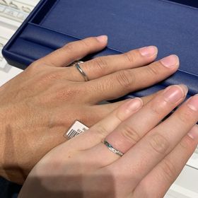 【銀座ダイヤモンドシライシの口コミ】 素材はプラチナでした。シンプルですが、ウェーブがかかっています。強す…