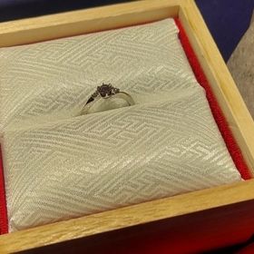 【TOMOE(トモエ)の口コミ】 0.26ct D VVS1 3EX
品質証明書に書いている内容です。
シンプルな分、ダイ…