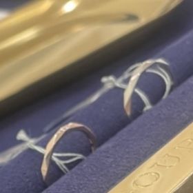 【LOVE NOTESの口コミ】 ピンクゴールドのリングがかなり気に入りました。女性のものだけ石がつい…