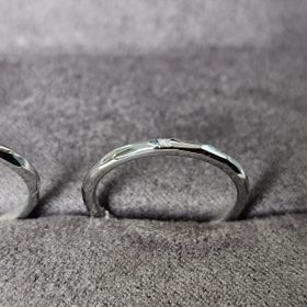 【One&Only(ワンアンドオンリー)の口コミ】 シンプルでありながらも光の角度角度によって輝き方が変わるデザインや素…