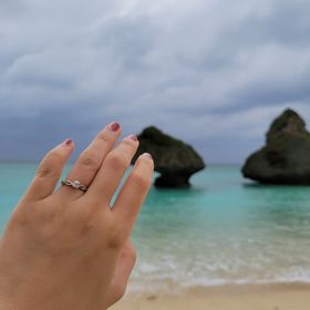 【ROCCA(ロッカ)の口コミ】 ダイヤモンドだけが付いた婚約指輪はみんなが付けてるからなと思い、少し…