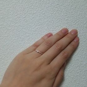 【STAR JEWELRY(スタージュエリー)の口コミ】 予算的な事もありピンクゴールドで探していましたが、デザインもダイヤの…