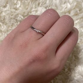 【アイプリモ(I-PRIMO)の口コミ】 ウェーブデザインがとても上品で年代重ねても長く付けれるデザインです。
…