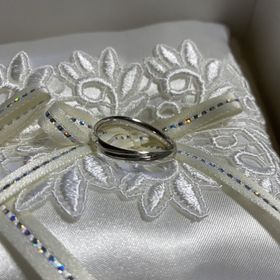 【PILOT BRIDAL(パイロットブライダル)の口コミ】 着け心地が良く、男性用は見た目がシンプルで
普段から身につけていても気…