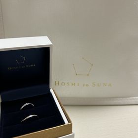 【HOSHI no SUNA 星の砂(ほしのすな)の口コミ】 指輪に込められたメッセージが素敵です。
ウェーブ型なので指が細く見えま…