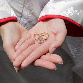 【ラザール ダイヤモンド(LAZARE DIAMOND)の口コミ】 二色が使われたデザインになっており、シルバーアクセサリーともゴールド…