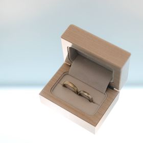 【uchimari(ウチマリ)の口コミ】 サンプルを見ながら好みの幅や肌になじむ色をそれぞれ選び、お互いの誕生…