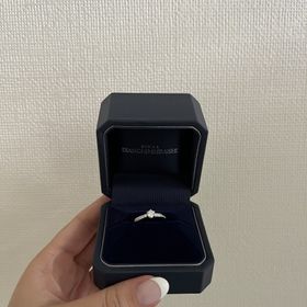 【銀座ダイヤモンドシライシの口コミ】 優柔不断な為たくさん試着をさせていただき決めました。その中でもダイヤ…