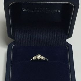 【銀座ダイヤモンドシライシの口コミ】 選ぶときは種類がおおくて、ものすごく悩みましたが、親切な店員さんと相…