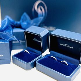 【銀座ダイヤモンドシライシの口コミ】 2人が納得のいくリングを選ぶことができました。女性の結婚指輪は斜めにダ…