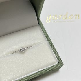 【LAPAGE(ラパージュ)の口コミ】 ほんのりV字のデザインになっていて、ゆるやかな曲線が女性らしく指もすっ…