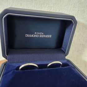 【銀座ダイヤモンドシライシの口コミ】 この先、ずっと着けることができるシンプルなデザインです。値段もリーズ…