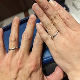 【銀座ダイヤモンドシライシの口コミ】 デザインはシンプルなものにしました。男女それぞれで好きなデザインを選…