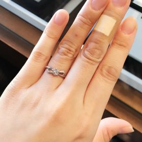 【I's stone(アイズストーン)の口コミ】 リボンの形がとっても可愛いです！
華奢なリングでリボンの形もはっきりわ…